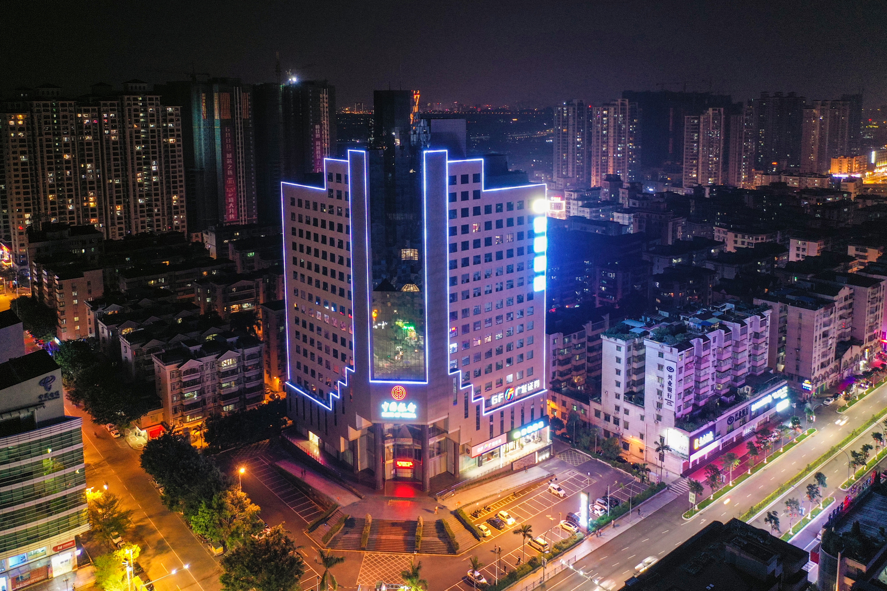 BaiLiQuanZhiJiuDian Hotel (Heshan Plaza) 3*