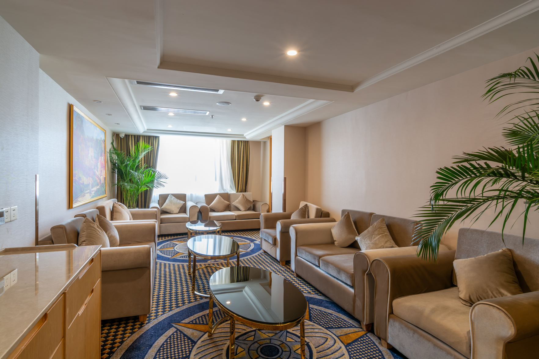 New World International Hotel 3*