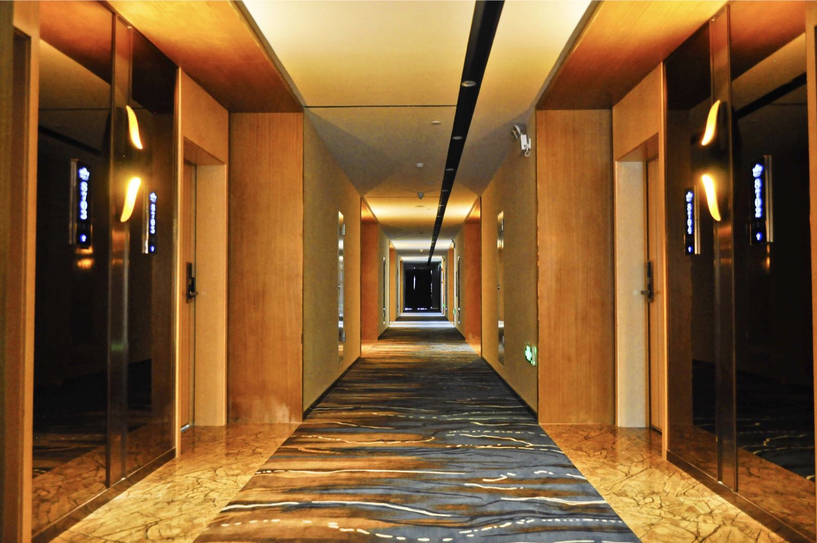 Baoqi International Hotel 3*