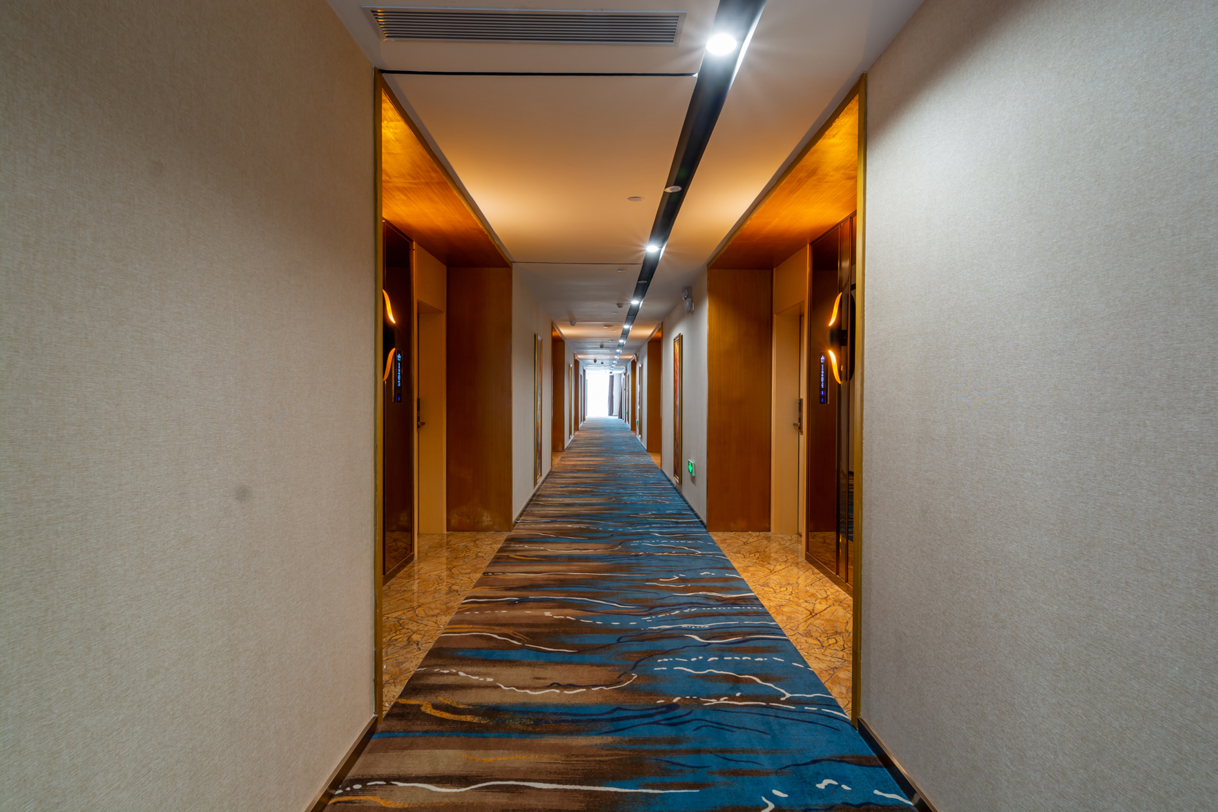 Baoqi International Hotel 3*