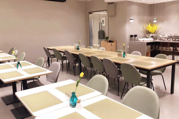 Homeinn Selected Hotel (Ningbo East New City International Convention Center) 3*
