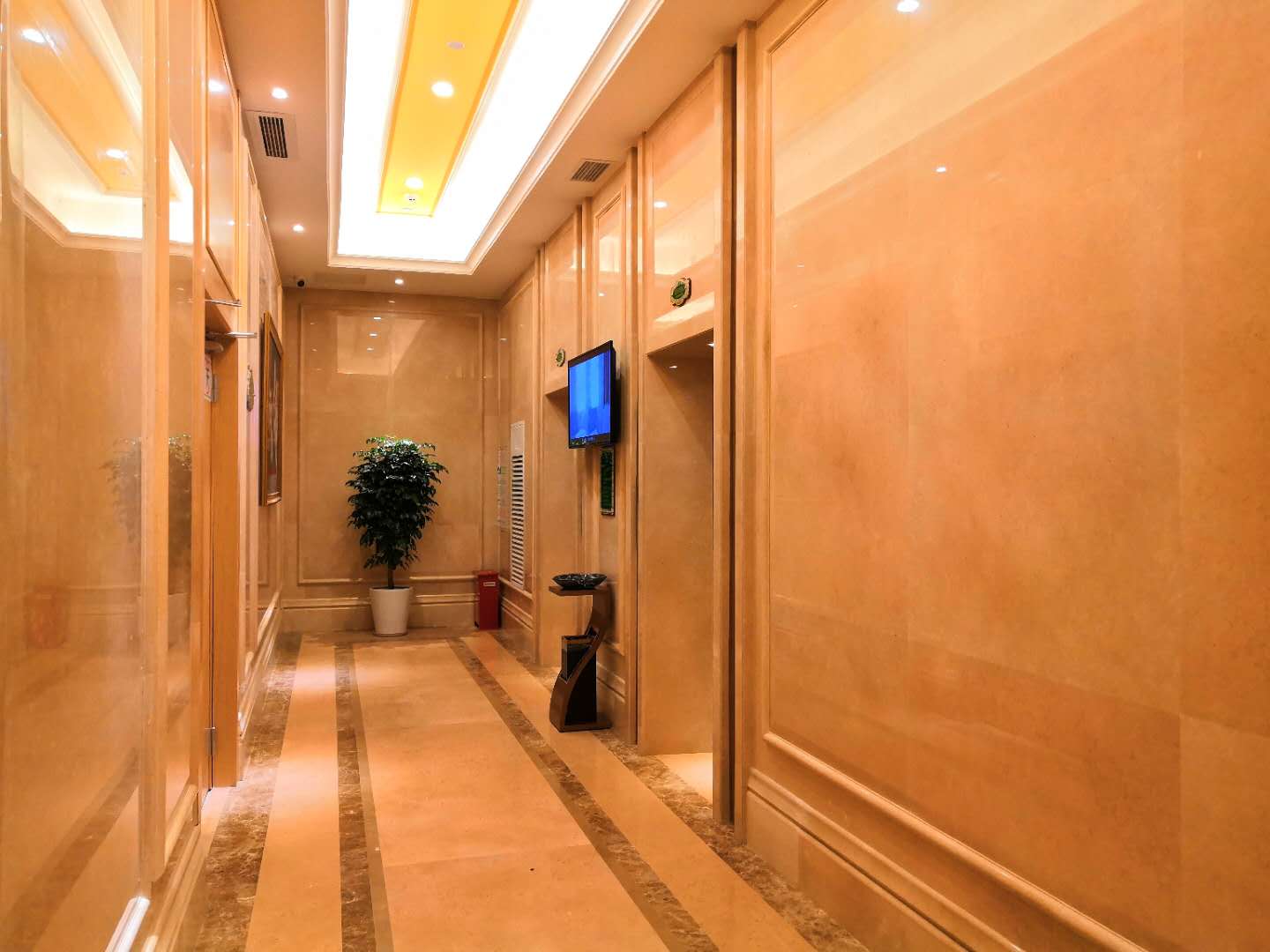 Vienna Hotel (Guangyi Store, Xiangsihu University Town, Nanning) 3*
