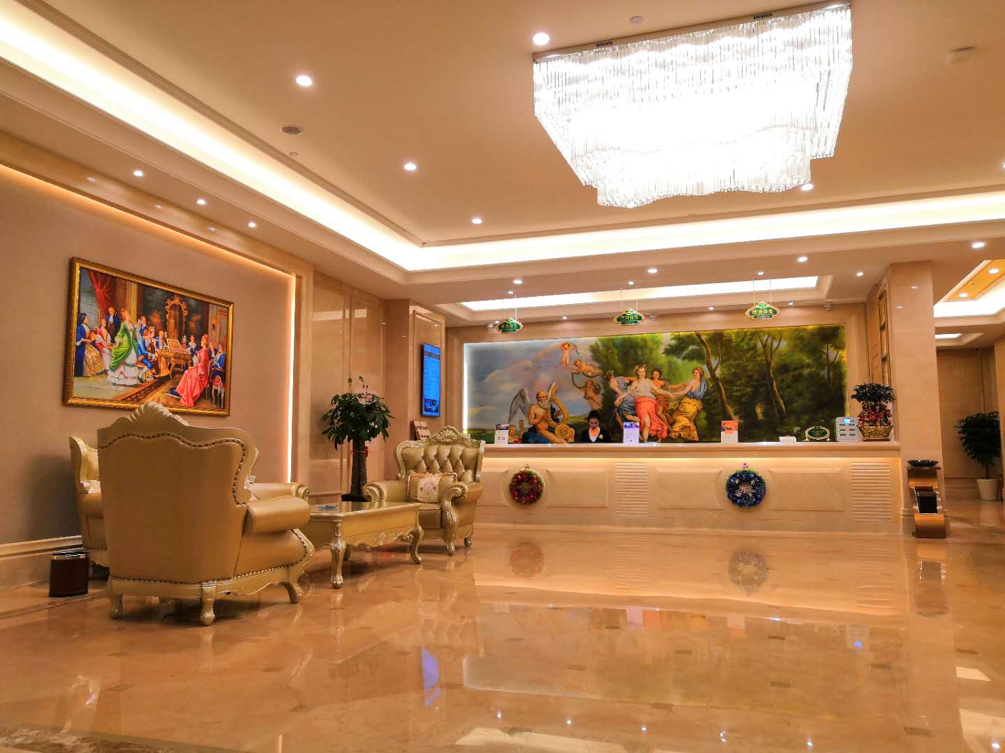 Vienna Hotel (Guangyi Store, Xiangsihu University Town, Nanning) 3*