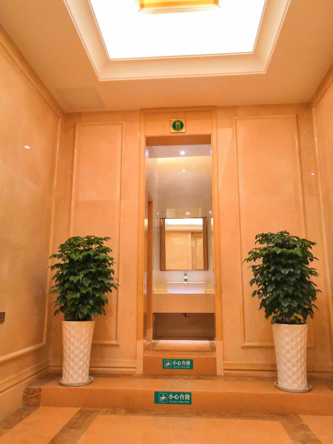 Vienna Hotel (Guangyi Store, Xiangsihu University Town, Nanning) 3*