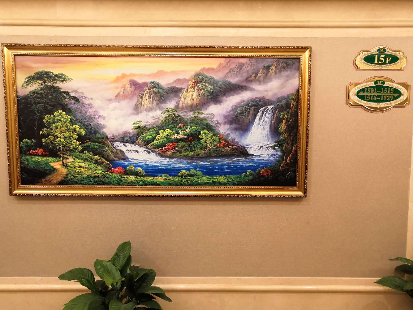 Vienna Hotel (Guangyi Store, Xiangsihu University Town, Nanning) 3*