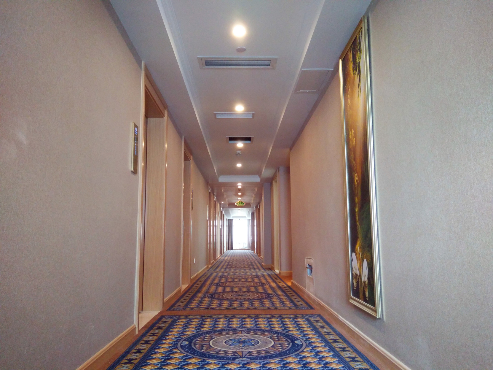Vienna Hotel (Guangyi Store, Xiangsihu University Town, Nanning) 3*