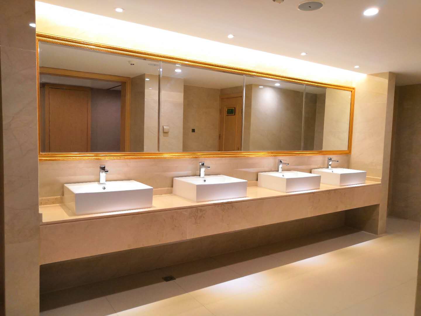 Vienna Hotel (Guangyi Store, Xiangsihu University Town, Nanning) 3*