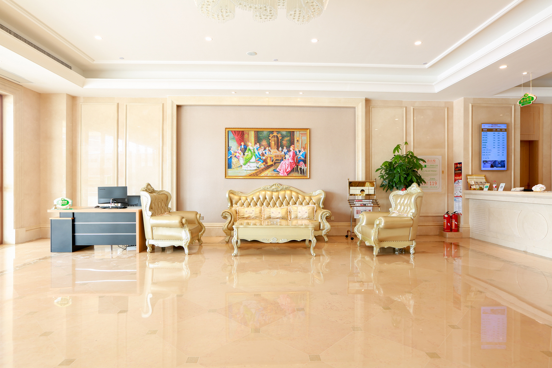 Vienna Hotel (Guangyi Store, Xiangsihu University Town, Nanning) 3*