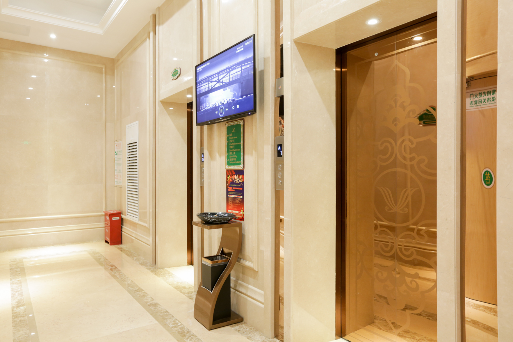 Vienna Hotel (Guangyi Store, Xiangsihu University Town, Nanning) 3*