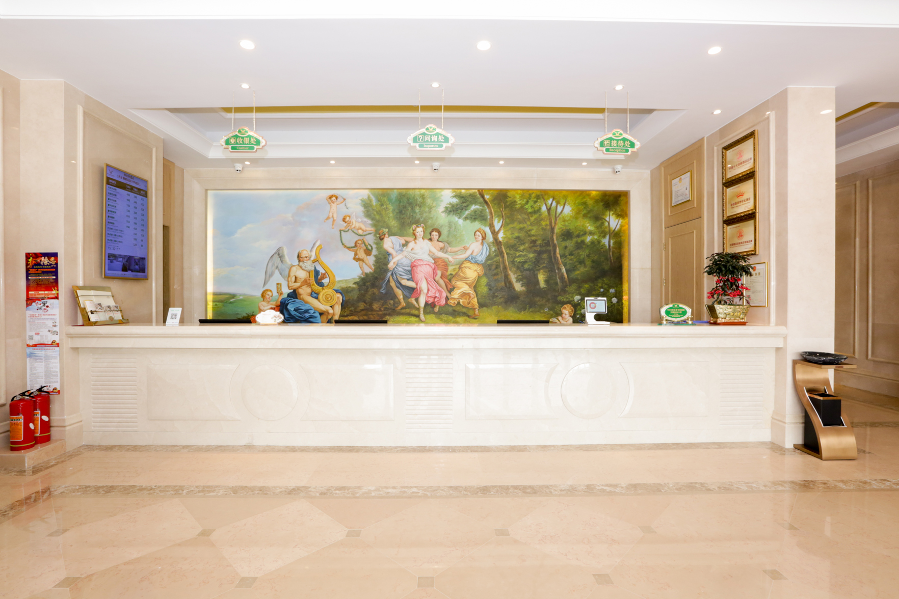 Vienna Hotel (Guangyi Store, Xiangsihu University Town, Nanning) 3*