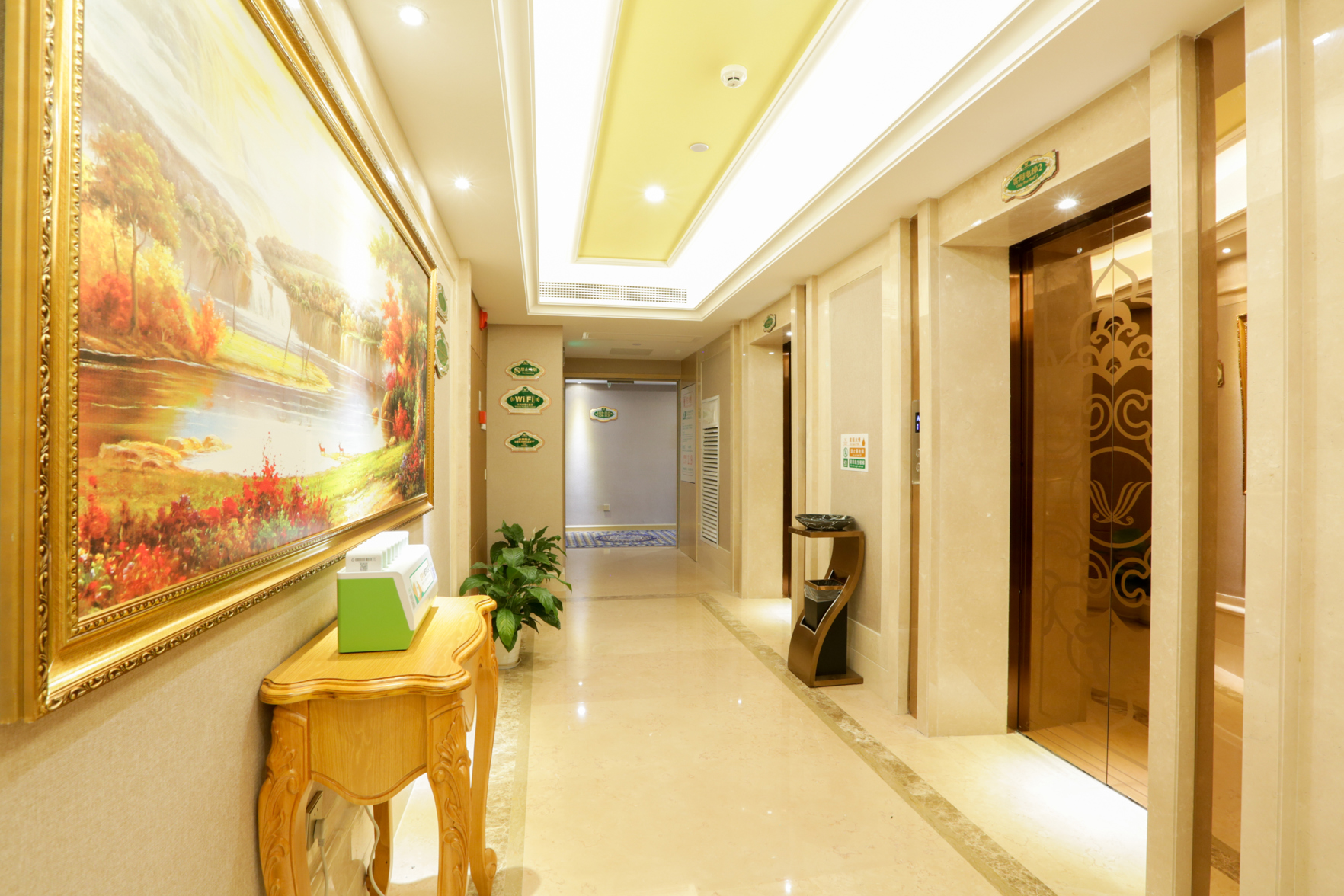 Vienna Hotel (Guangyi Store, Xiangsihu University Town, Nanning) 3*