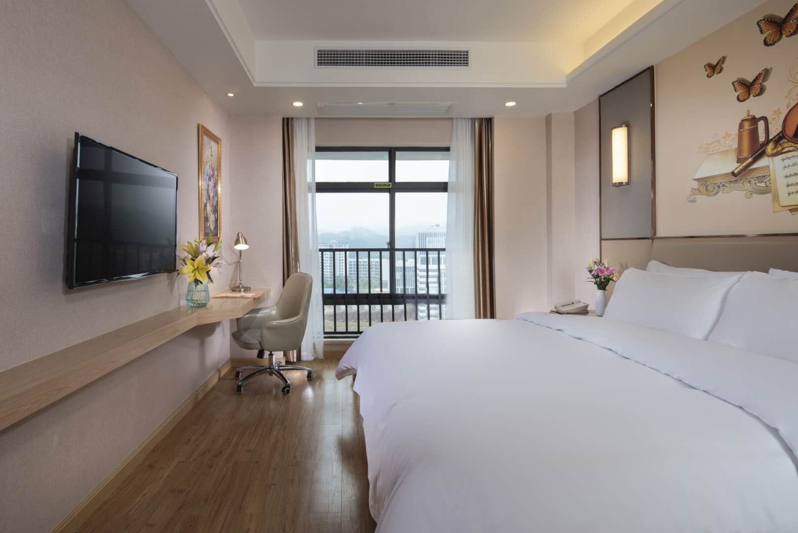 Vienna Hotel (Guangyi Store, Xiangsihu University Town, Nanning) 3*
