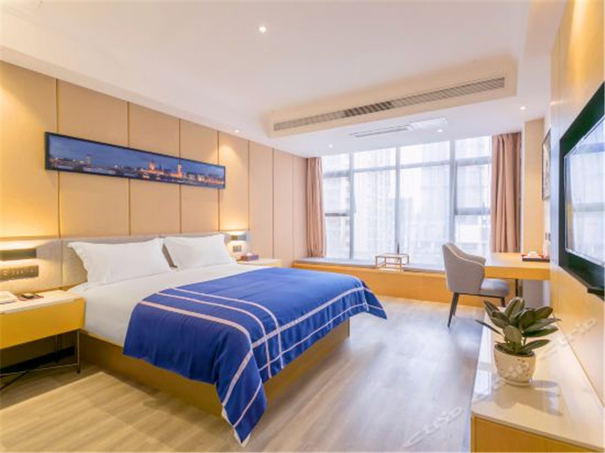 LANOU Hotel (Guiyang Quanhu Park Subway Station) 3*