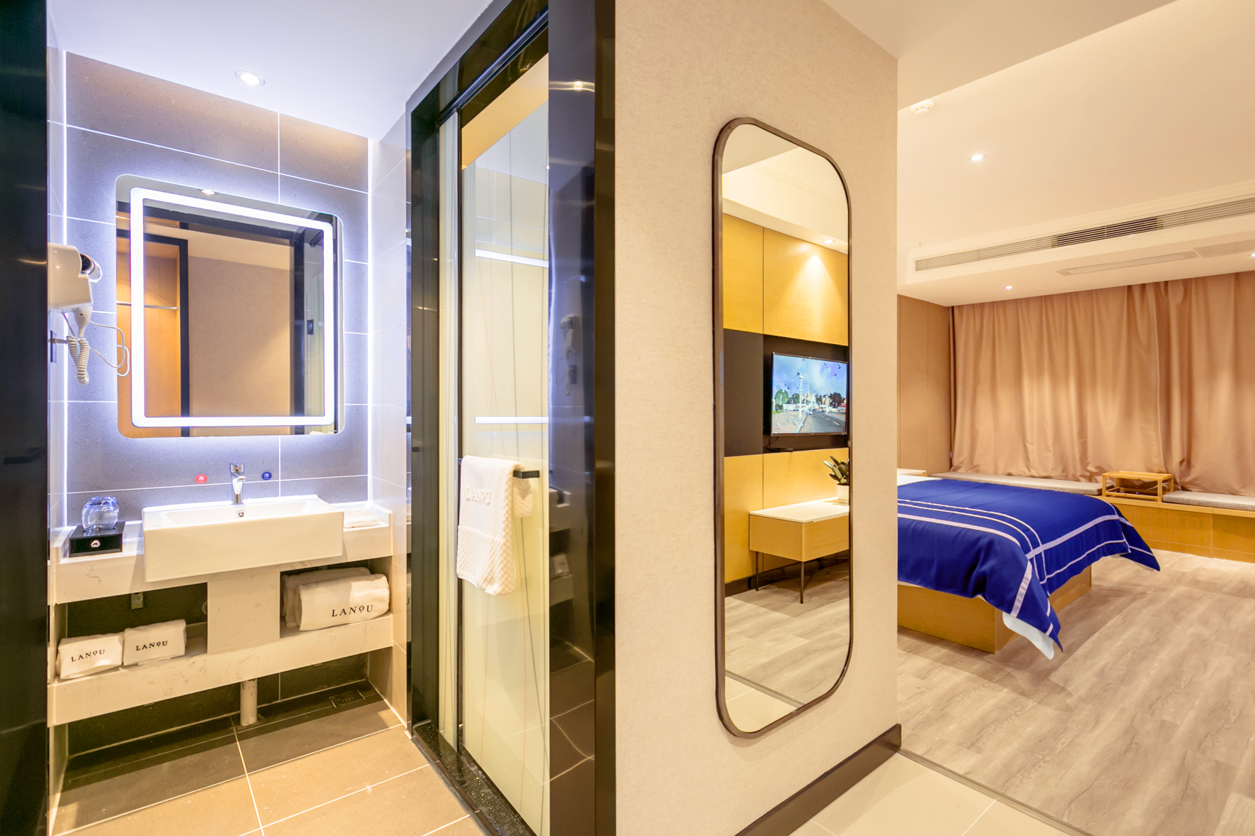 LANOU Hotel (Guiyang Quanhu Park Subway Station) 3*