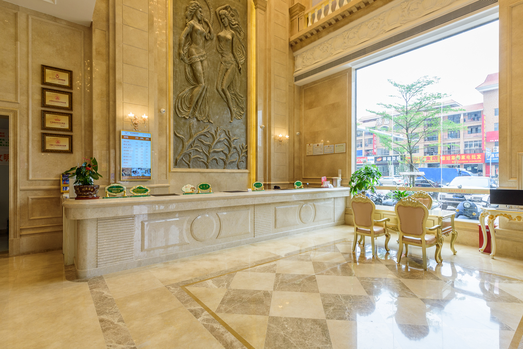 Vienna International Hotel (Fangchenggang Administrative Center High-speed Railway Station Branch) 3*