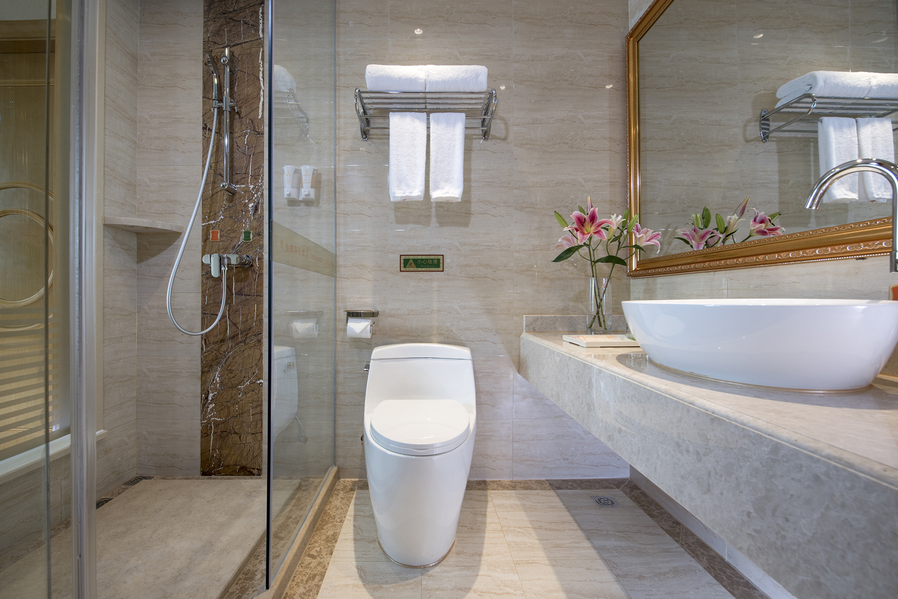 Vienna International Hotel (Fangchenggang Administrative Center High-speed Railway Station Branch) 3*