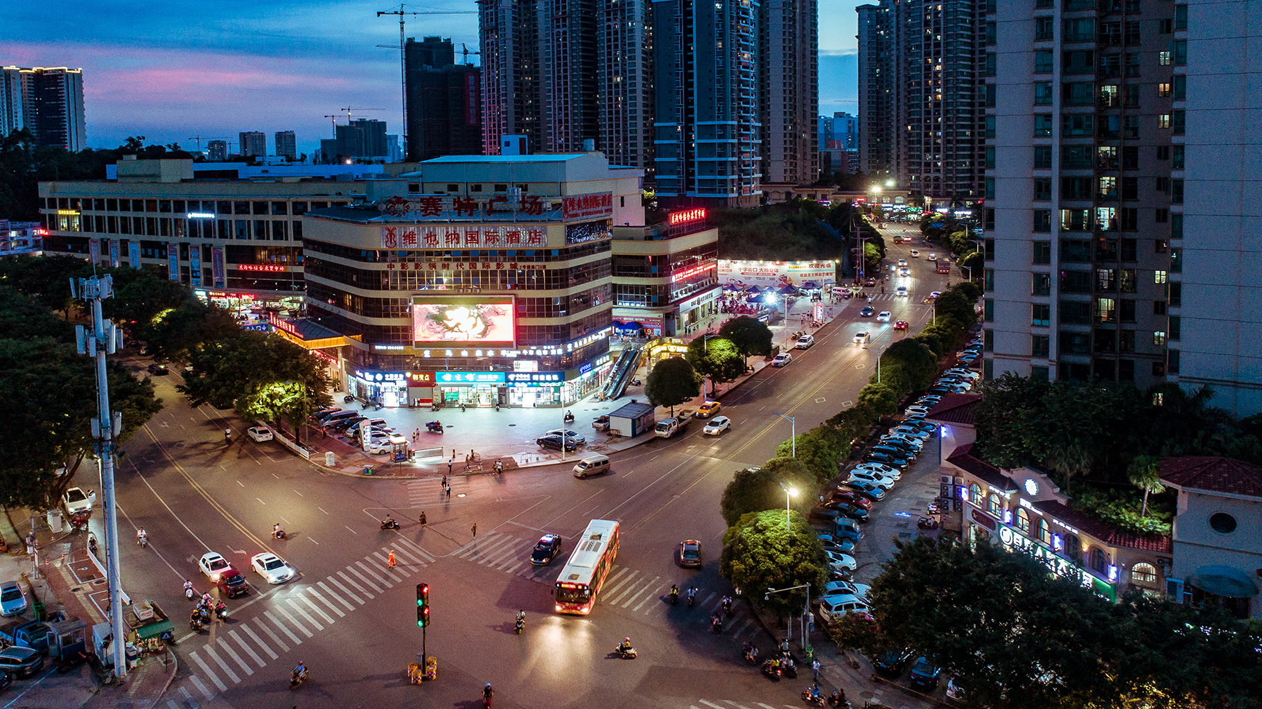 Vienna International Hotel (Nanning Shishan Park Metro Station) 3*