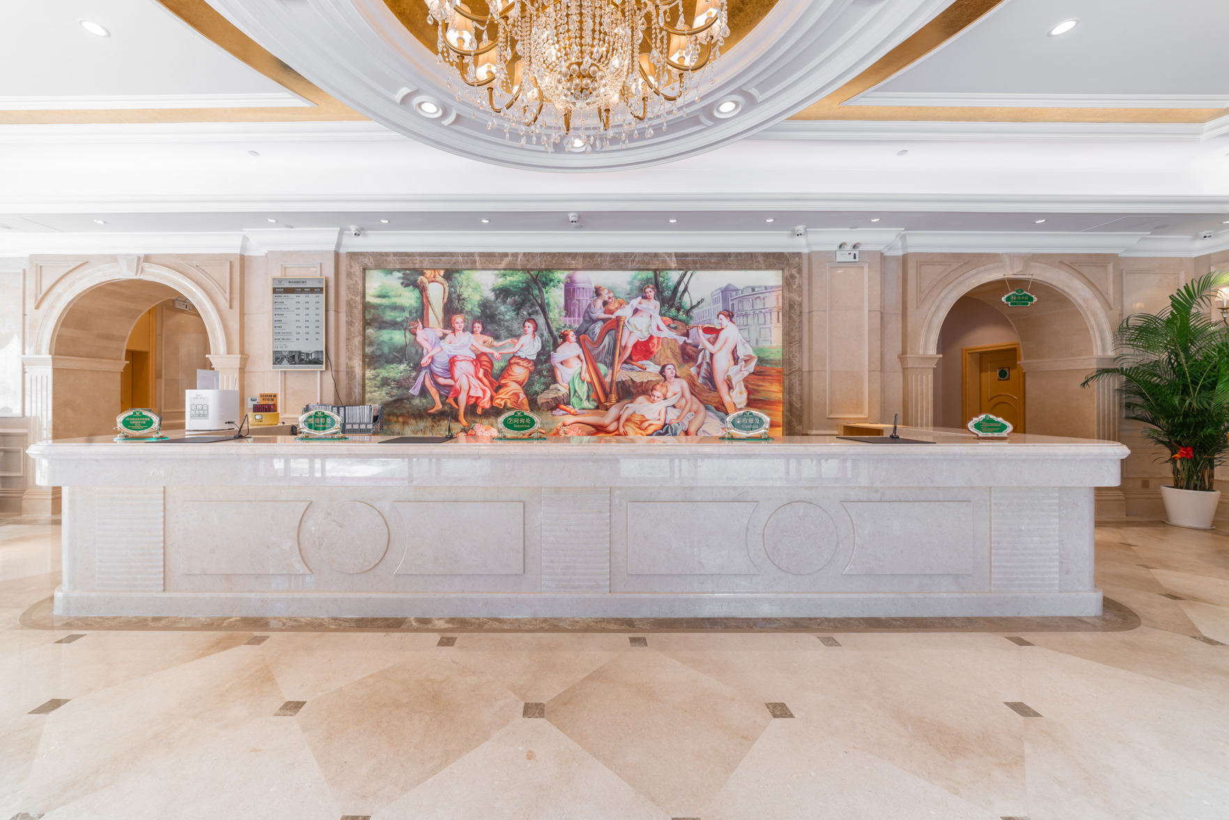Vienna International Hotel (Nanning Shishan Park Metro Station) 3*