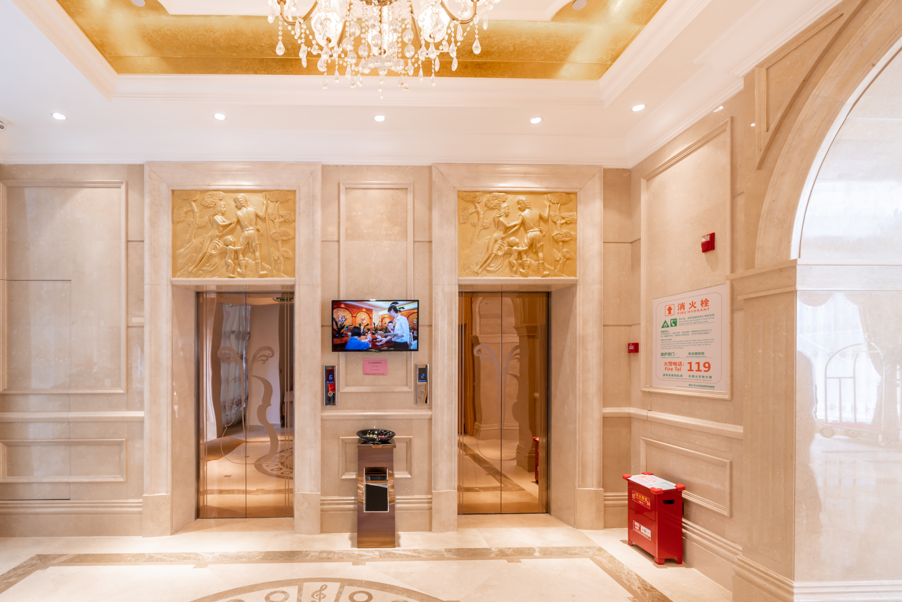 Vienna International Hotel (Nanning Shishan Park Metro Station) 3*
