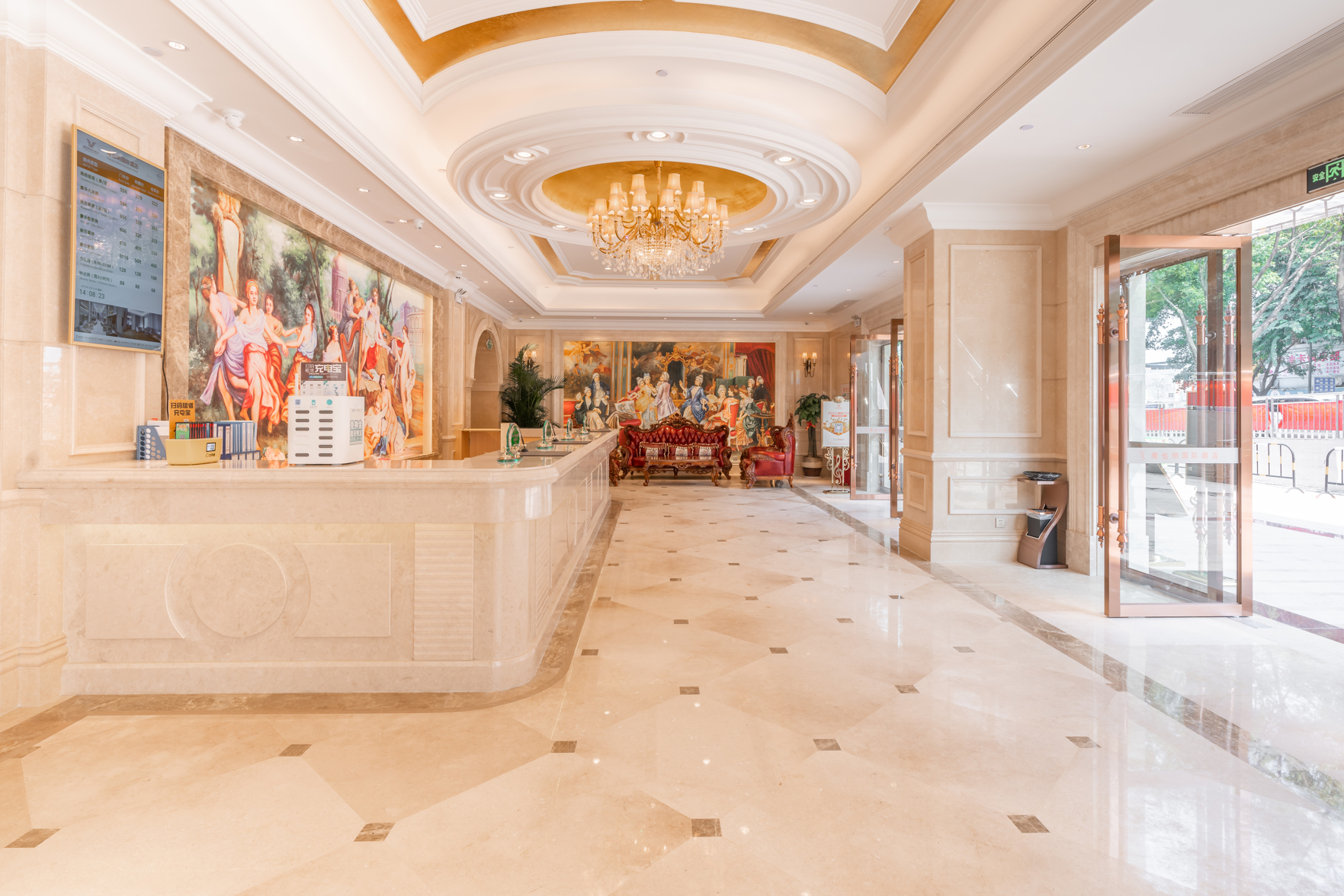 Vienna International Hotel (Nanning Shishan Park Metro Station) 3*