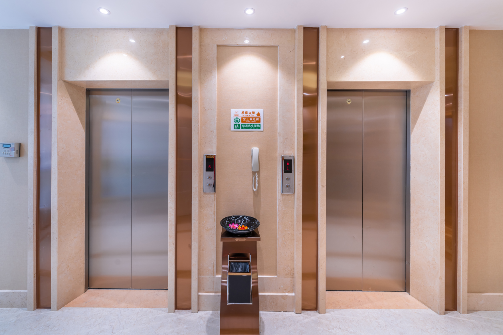 Vienna International Hotel (Nanning Shishan Park Metro Station) 3*