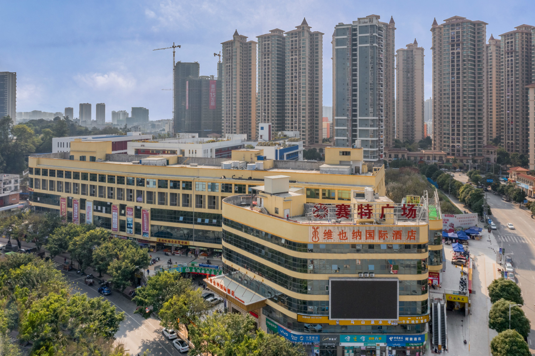 Vienna International Hotel (Nanning Shishan Park Metro Station) 3*