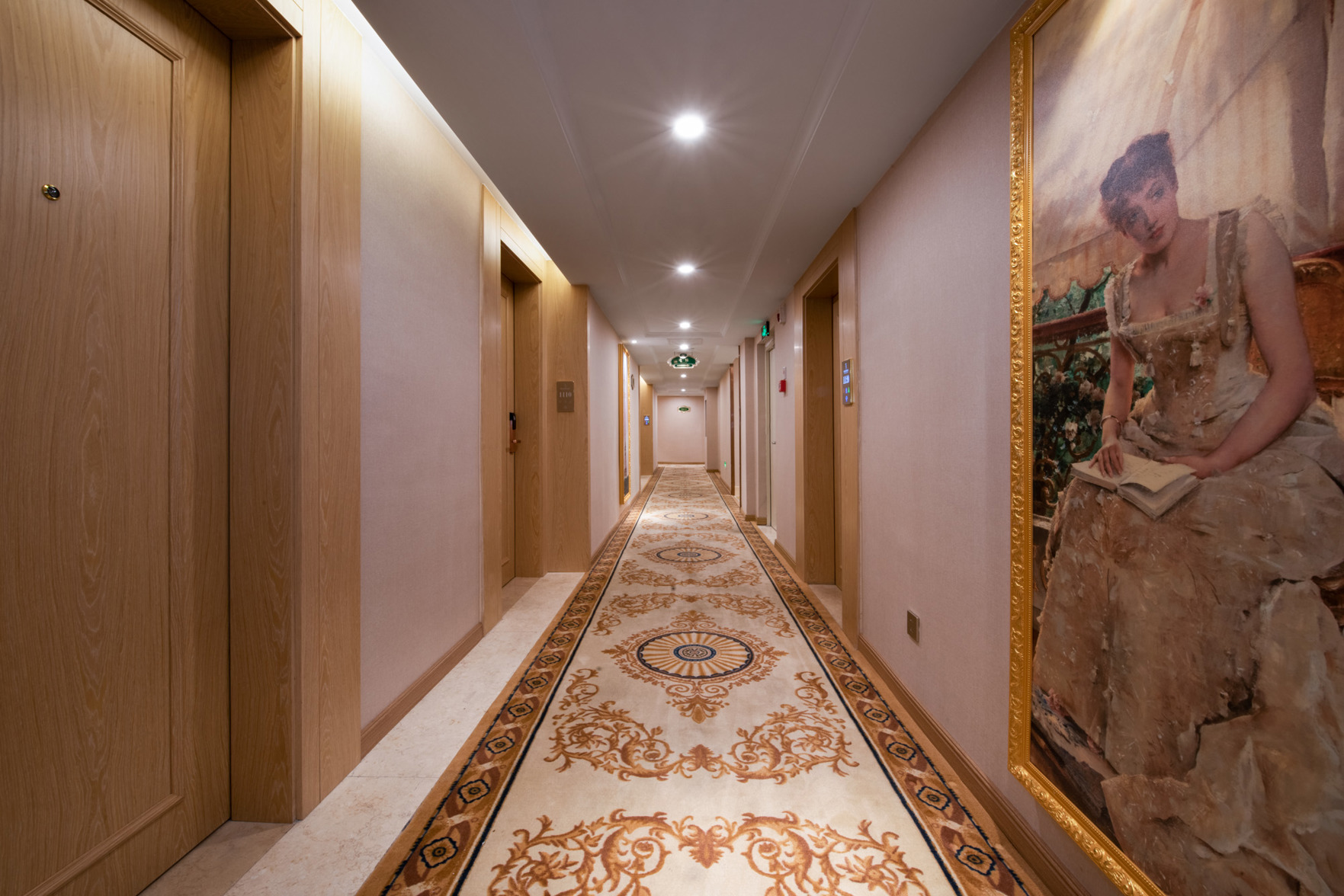Vienna International Hotel (Huaihua City Center Branch) 3*