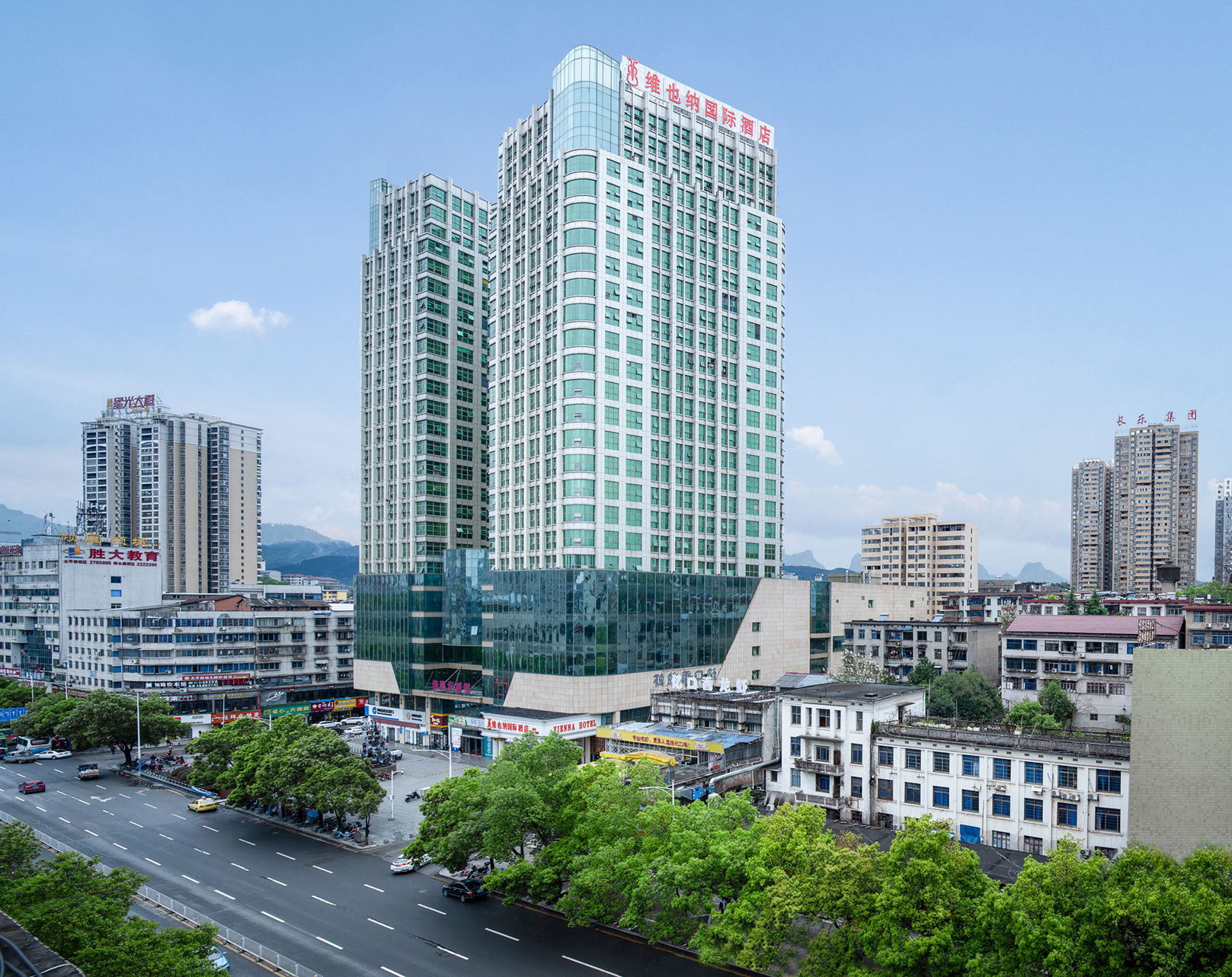 Vienna International Hotel (Huaihua City Center Branch) 3*
