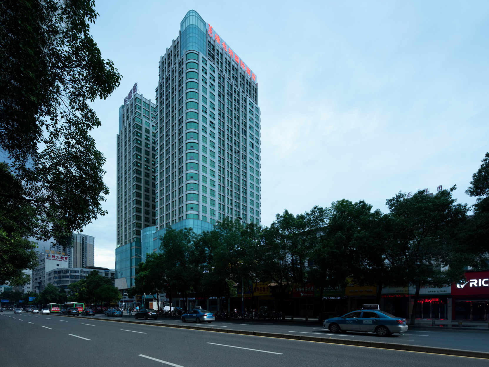 Vienna International Hotel (Huaihua City Center Branch) 3*