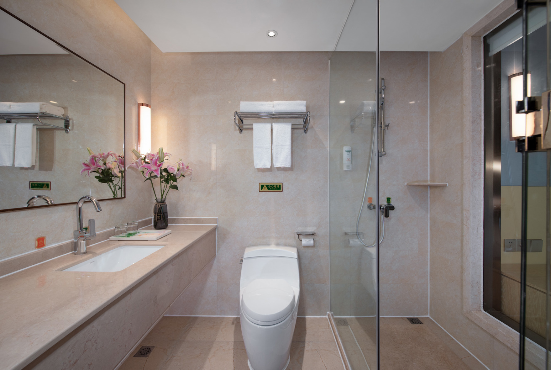 Vienna International Hotel (Huaihua City Center Branch) 3*