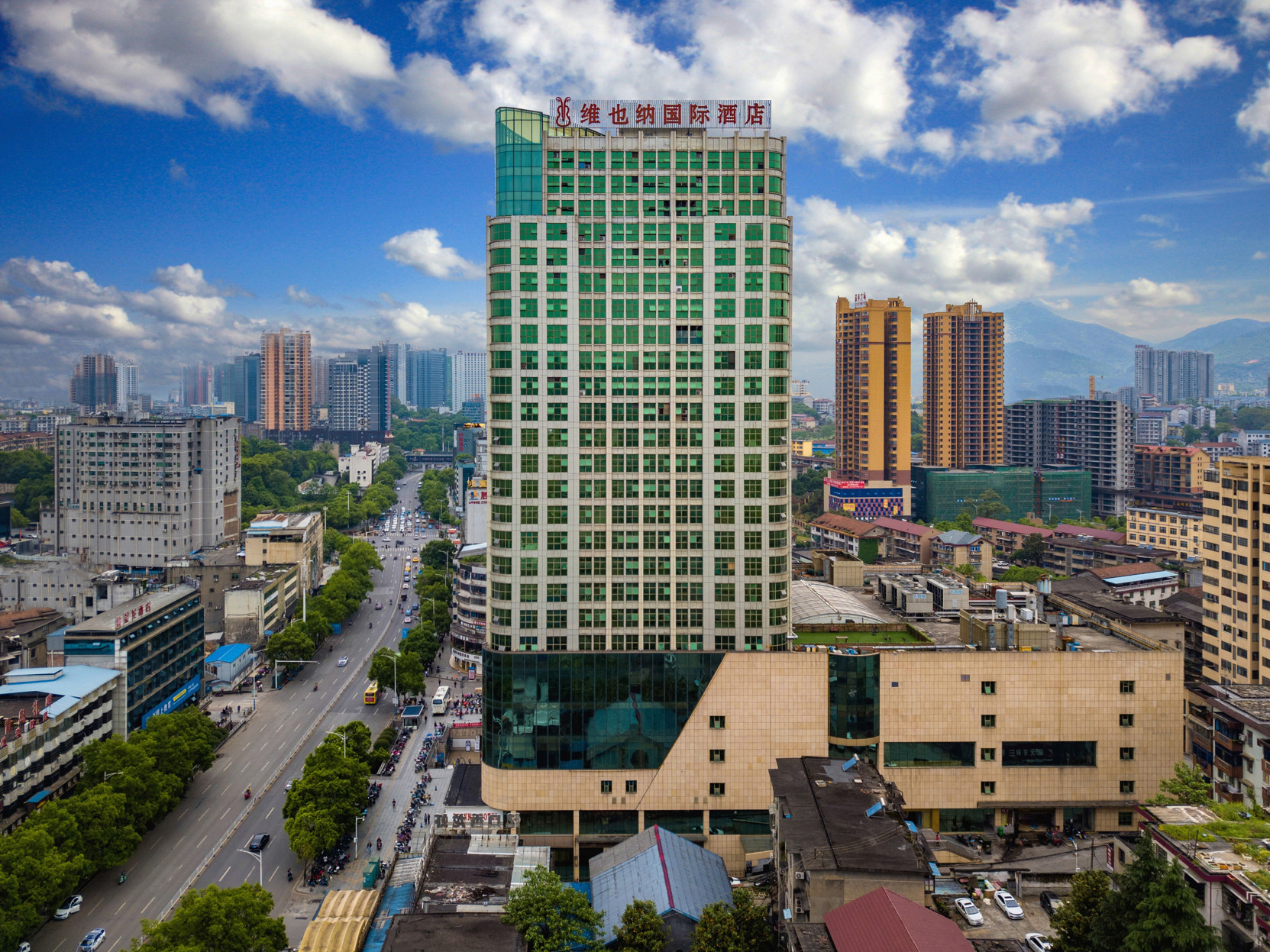 Vienna International Hotel (Huaihua City Center Branch) 3*