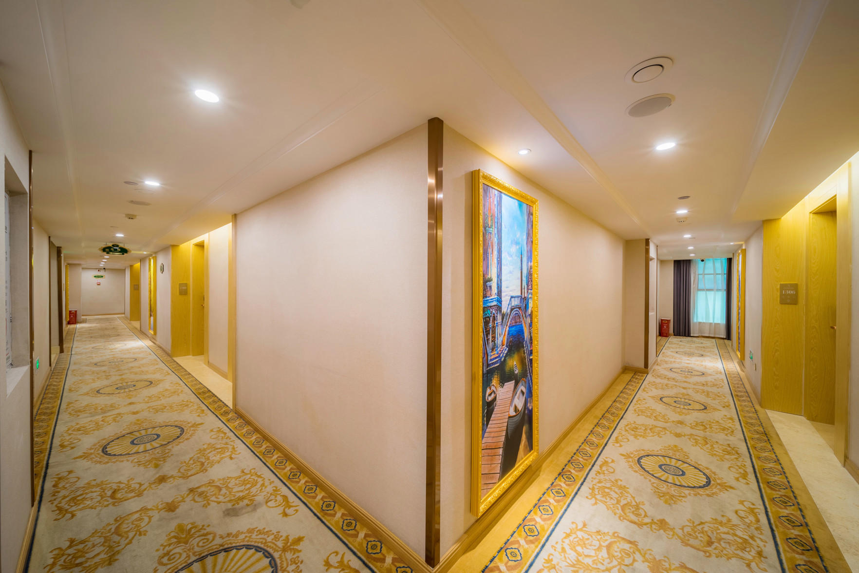 Vienna International Hotel (Huaihua City Center Branch) 3*