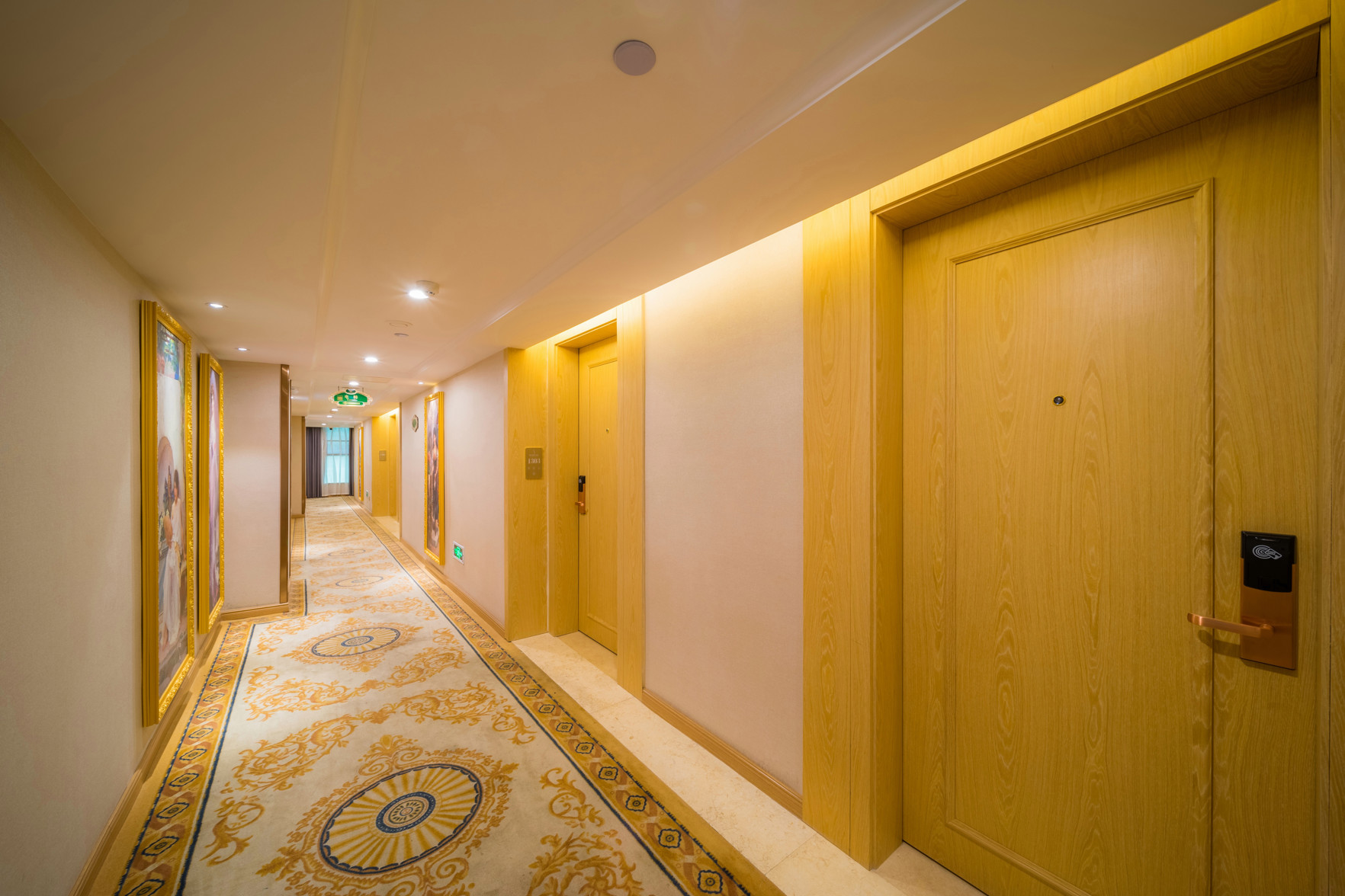 Vienna International Hotel (Huaihua City Center Branch) 3*