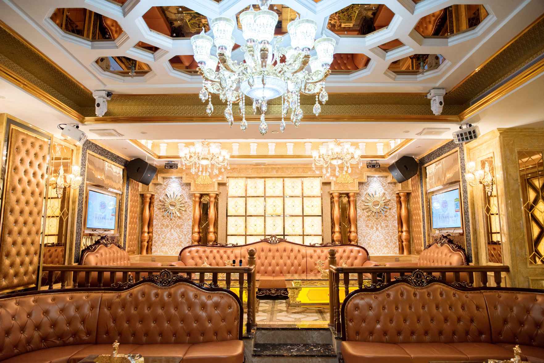 Huangguan Hotel 3*