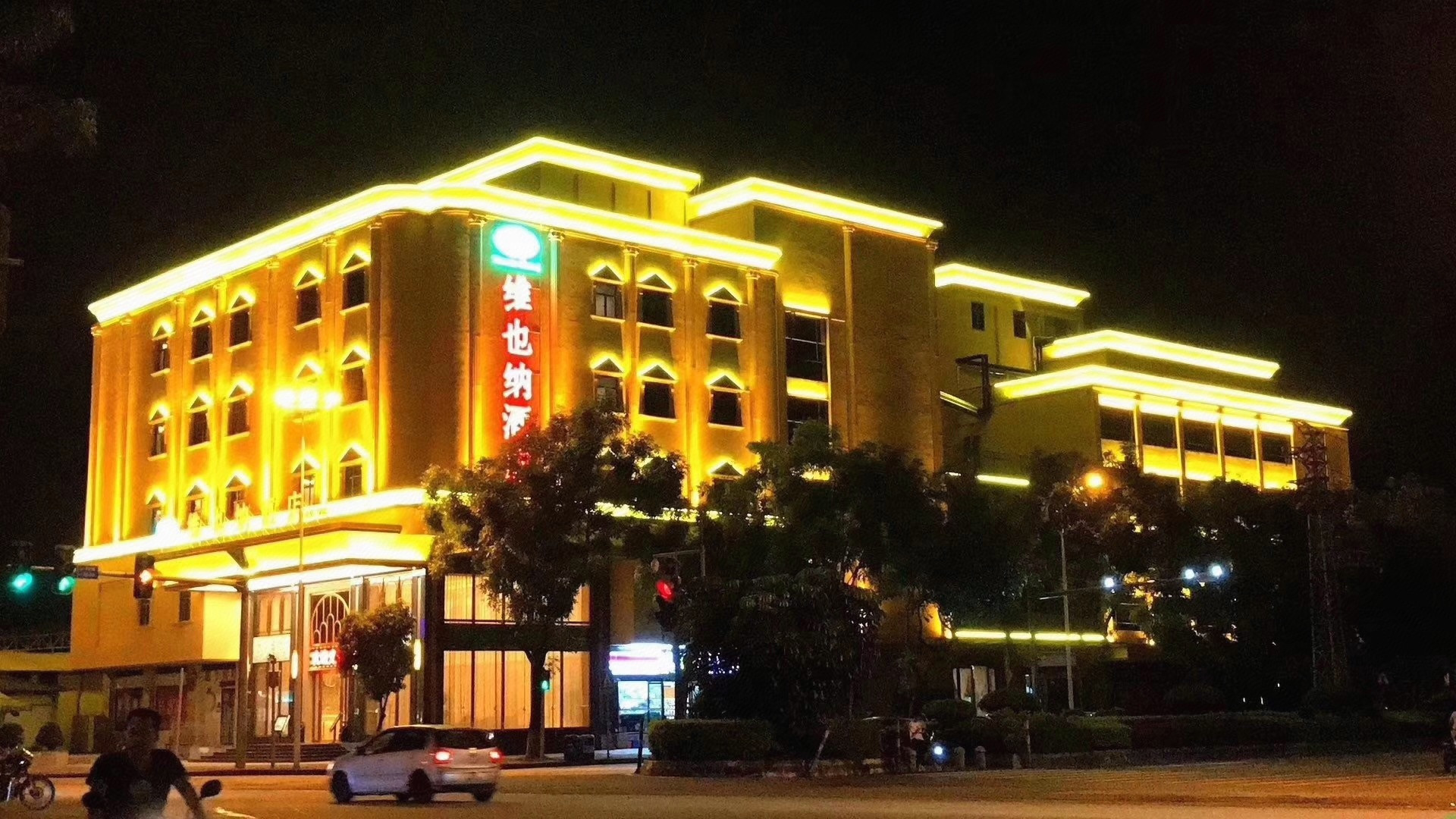 Vienna Hotel (Guangzhou Panyu Bangjiang Metro Station) 3*