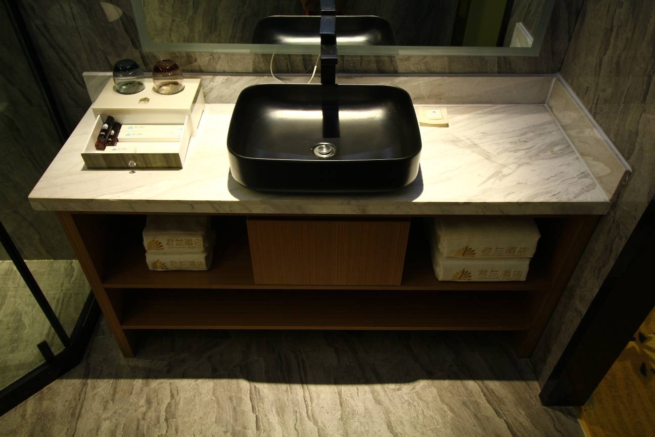 Junlan Suber Cloud Hotel (Lanzhou Railway Station Wuquan Square Branch) 3*