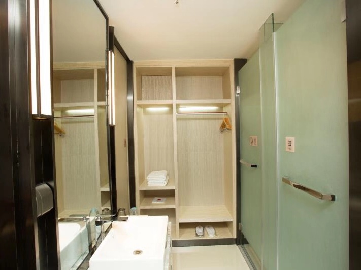 Echarm Hotel (Changchun Jiutai District Government Railway Station) 3*