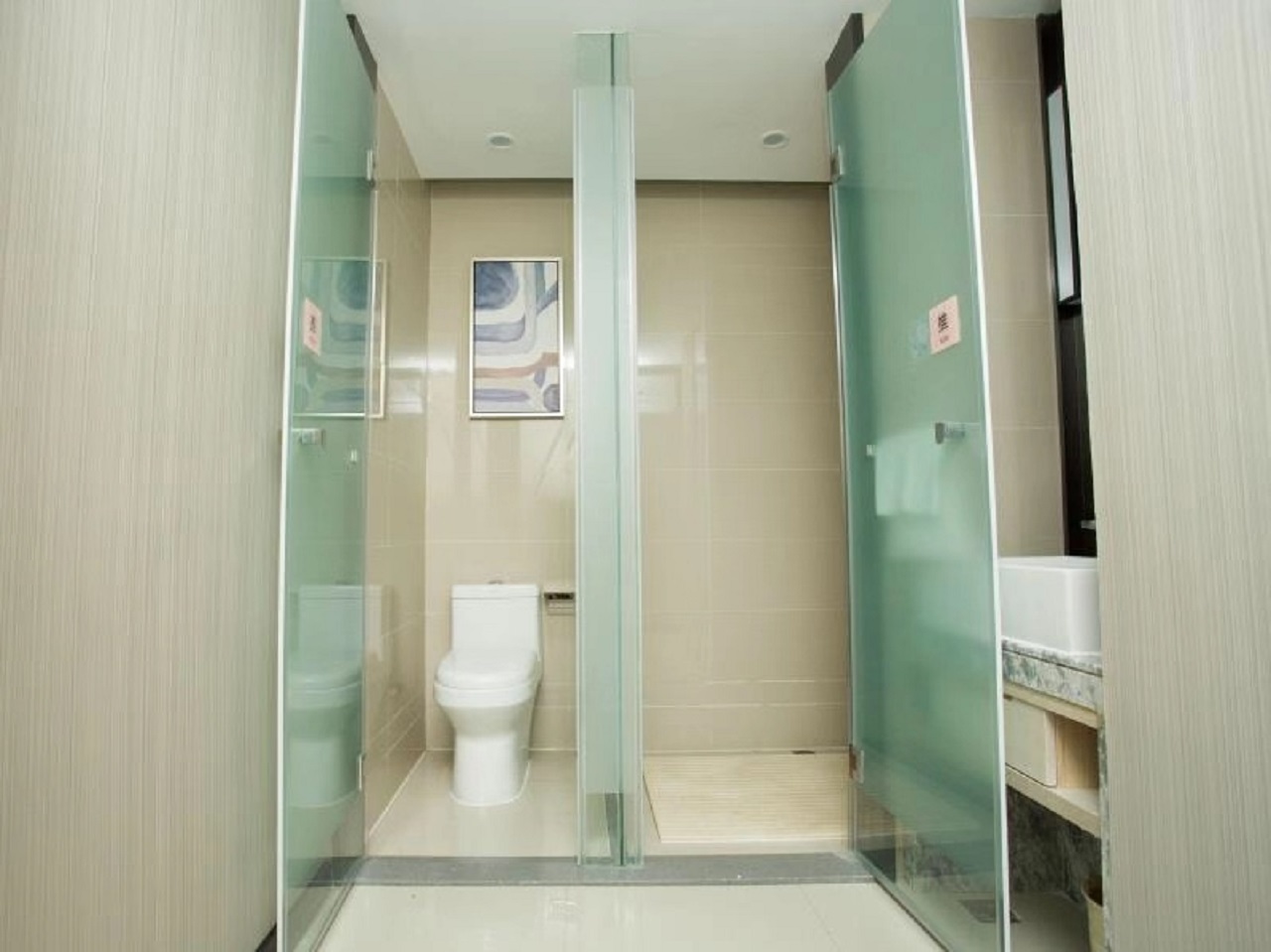 Echarm Hotel (Changchun Jiutai District Government Railway Station) 3*
