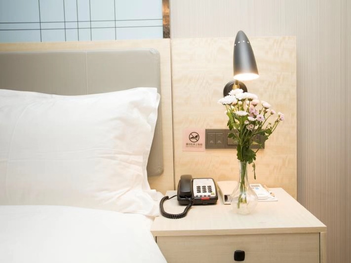 Echarm Hotel (Changchun Jiutai District Government Railway Station) 3*