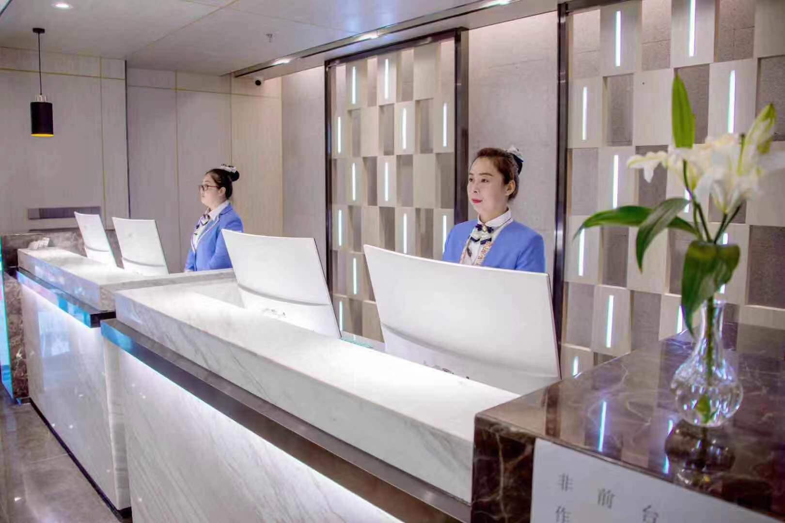 Echarm Hotel (Changchun Jiutai District Government Railway Station) 3*