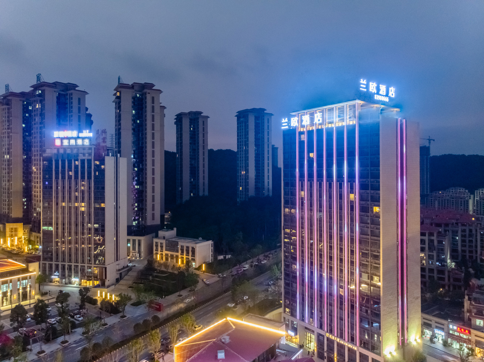 Lanou Hotel (Guiyang Huaxi District Meide Government House Branch) 3*