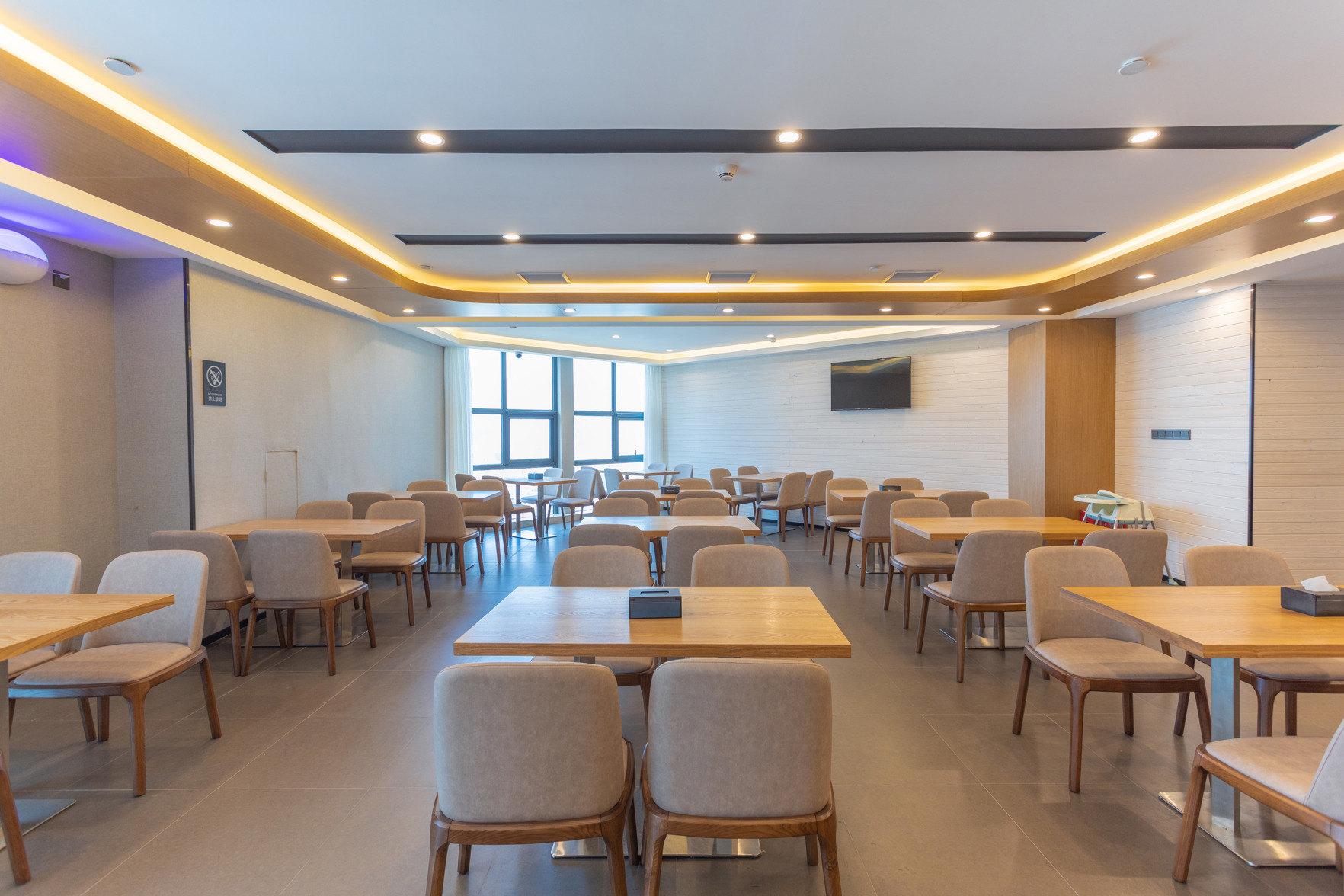Yeste Hotel (Fangcheng Hengfu Plaza) 3*