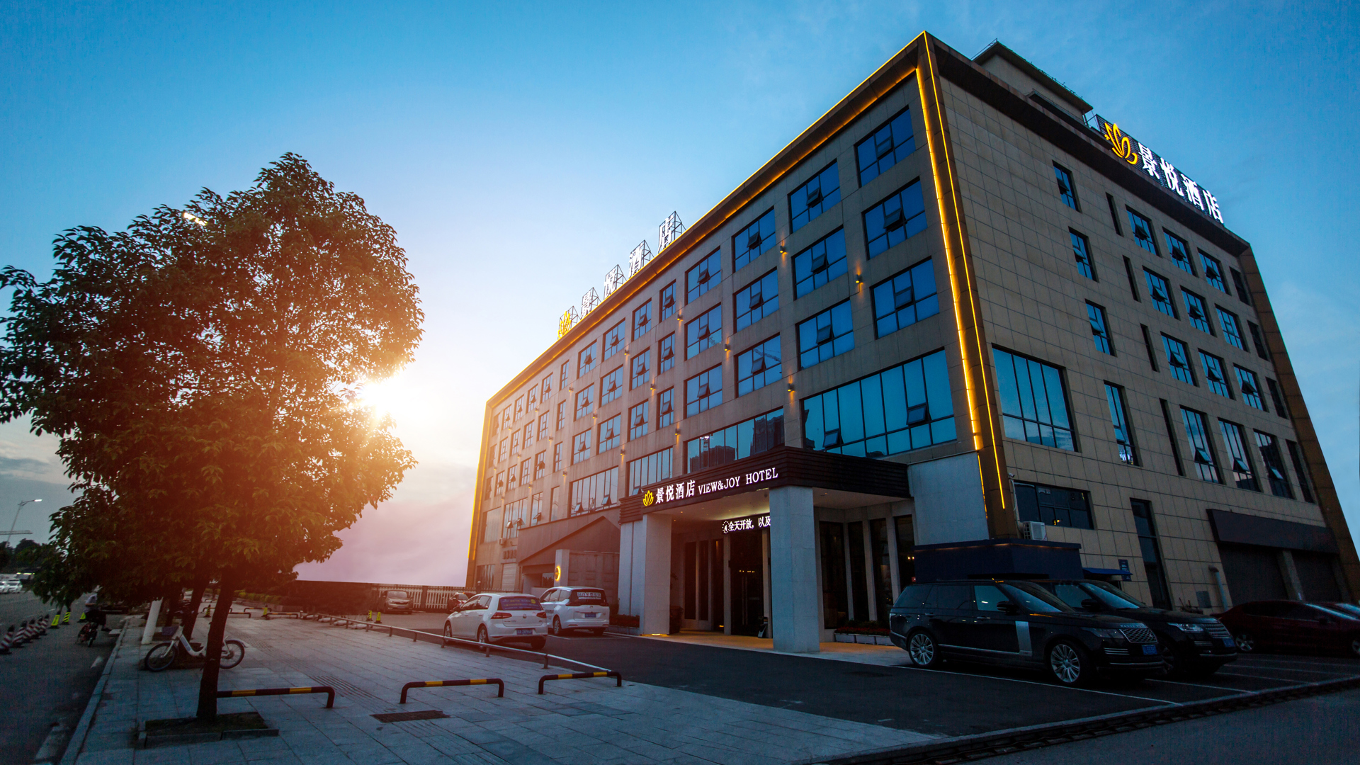 Borrman Hotel (Huaihua High Speed Railway South Station Wanda Plaza) 3*