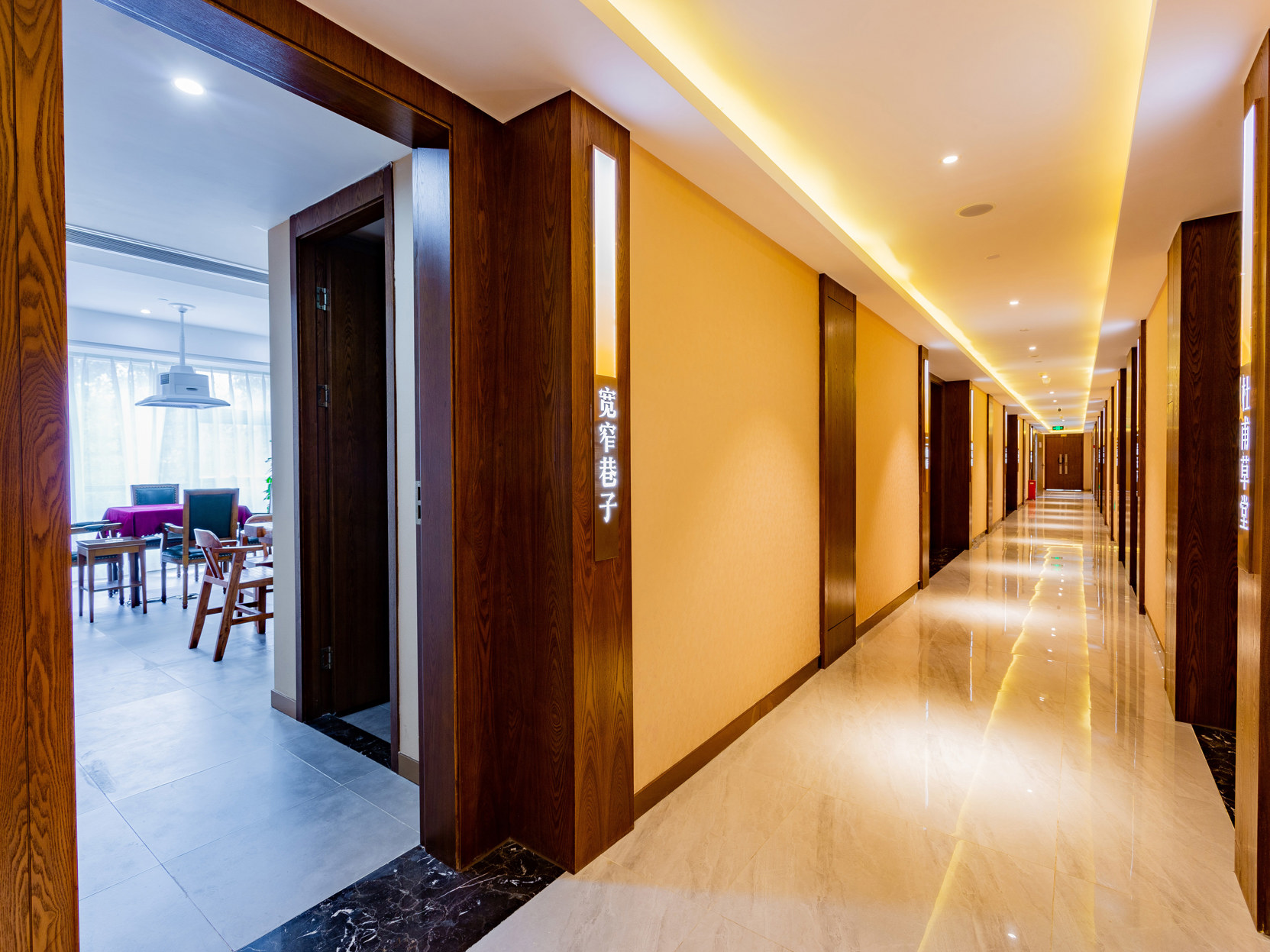 James Joyce Coffetel (Chengdu Shuangliu Airport, Haibin City Wanda Plaza Branch) 4*