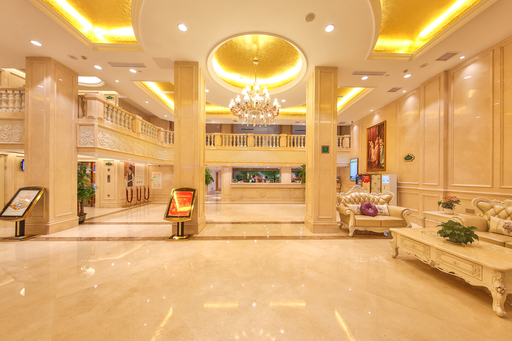 Vienna Hotel (Fenghuang Old Town) 3*