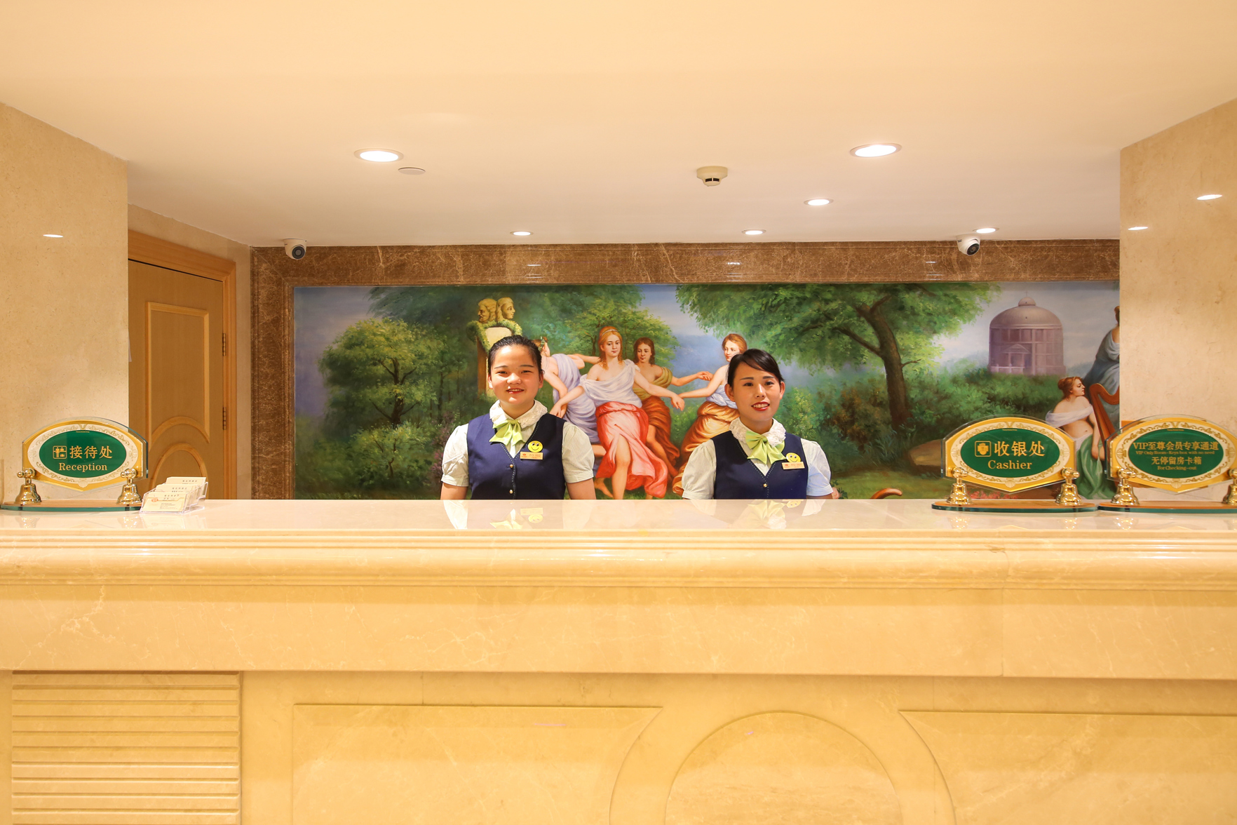 Vienna Hotel (Fenghuang Old Town) 3*