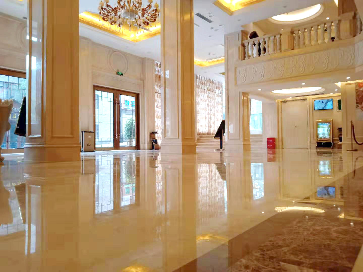 Vienna Hotel (Fenghuang Old Town) 3*