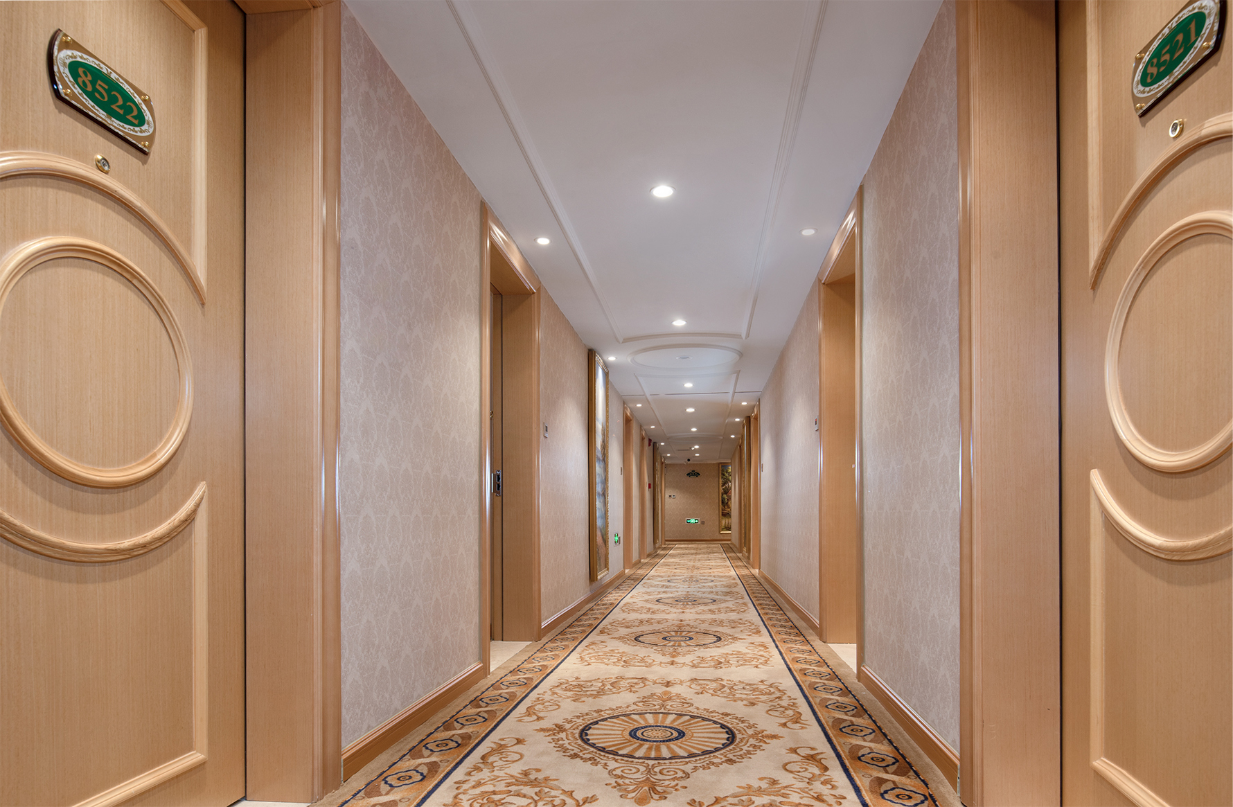 Vienna Hotel (Fenghuang Old Town) 3*