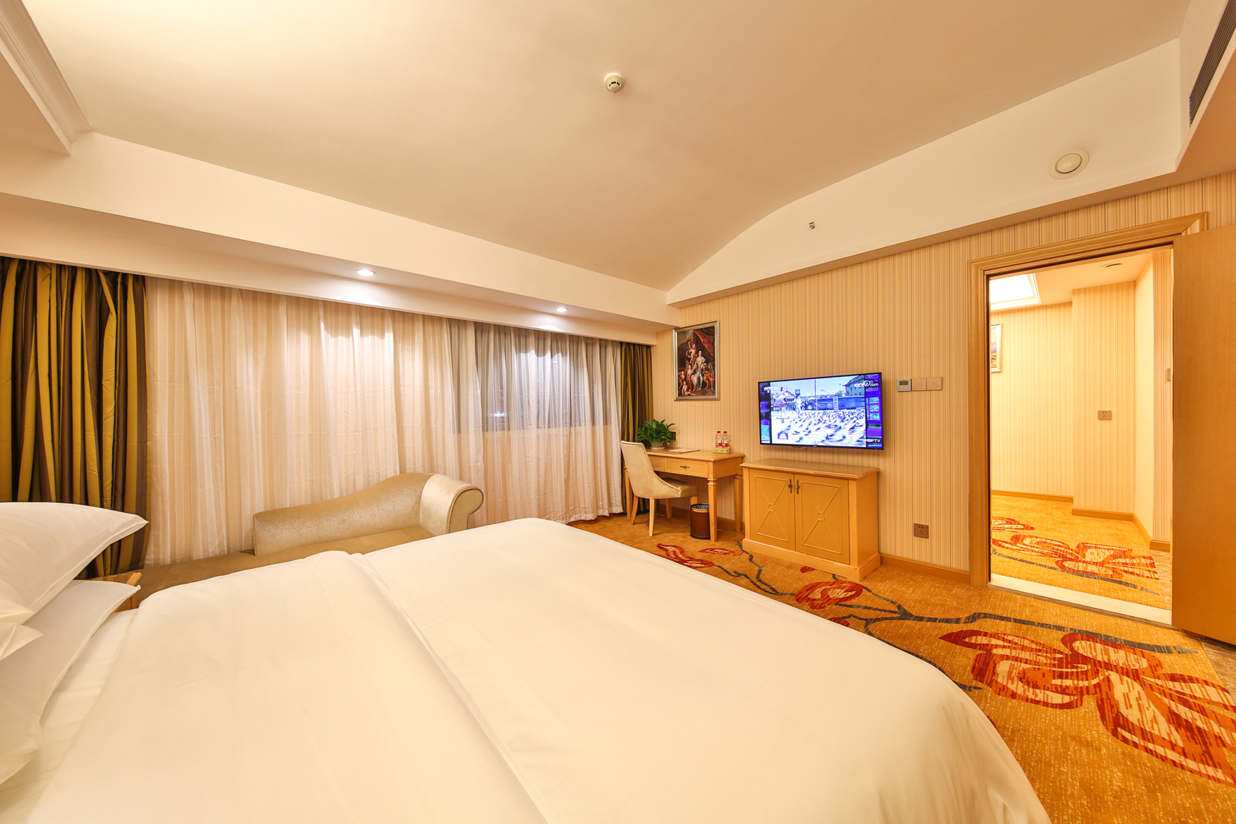 Vienna Hotel (Fenghuang Old Town) 3*