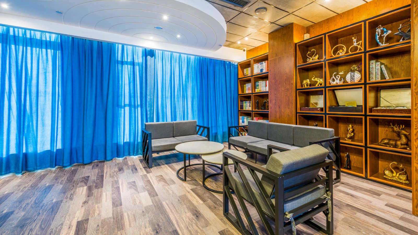Denghou Hotel (Guiyang Fountain Metro Station) 2*